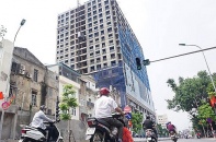 Khóa cổng công trình dự án 8B Lê Trực để bảo đảm an ninh trật tự