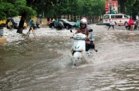 Dự báo thời tiết hôm nay: Áp thấp nhiệt đới gây mưa dông mạnh, đề phòng lũ quét và sạt lở đất