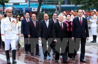 Lãnh đạo Đảng, Nhà nước đặt hoa tưởng niệm tại Tượng đài Lenin