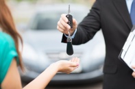 Giá xe biến động liên tục, tính chi phí lăn bánh ô tô cũ, mới như thế nào?