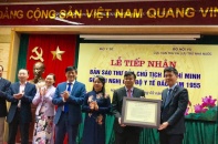 Bức thư quý của Bác Hồ được trao cho ngành y tế