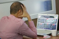 Thị trường chứng khoán: Mọi lý thuyết phân tích cơ bản đều sai, dòng tiền ngô nghê chăng?