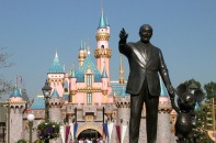 Walt Disney - Hành trình từ kẻ vô gia cư đến ông chủ "vùng đất hạnh phúc nhất thế giới"