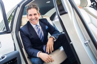 Triệu phú tự thân Grant Cardone: Muốn thành công, đừng nghe lời khuyên "hãy là chính mình"