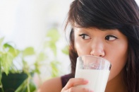 Nên uống sữa tươi vào lúc nào?