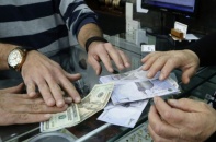 Iran: Đồng Rial mất 50% giá trị