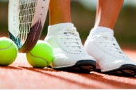 Nhà tôi cạn tiền từ khi chồng theo hội bạn giàu chơi tennis