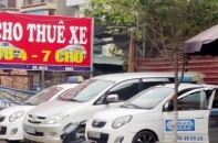 Dịch vụ cho thuê xe ô tô tự lái dịp Tết: "Giá chát, khan hàng"