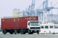 Xăng tăng giá khiến tiêu dùng và vận tải chịu nhiều áp lực