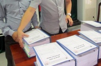 Có bắt buộc ghi tên nhà thầu phụ trong hợp đồng giữa nhà thầu chính và chủ đầu tư?