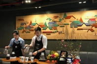 Starbucks “mượn” văn hóa cà phê truyền thống của Việt Nam để làm mới thương hiệu