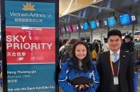 Tiếp viên Vietnam Airlines trả lại túi xách có trang sức kim cương cho hành khách