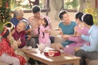 Ngày Tết, ở nhà chỉ còn... ông bà?