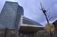ECB giữ nguyên lãi suất ở mức thấp kỷ lục gần 0%