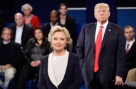 Bà Hillary Clinton quyết hạ bệ Tổng thống Donald Trump