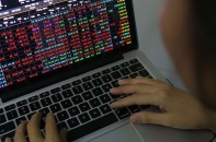 Chứng khoán bị bán tháo, VN-Index xuống thấp nhất 3 năm 