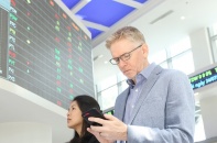 Thị trường chứng khoán: VN-Index về vùng 920 điểm, cơ hội mua lớn dần