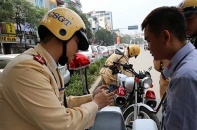 Thí điểm thu tiền phạt trực tuyến với người vi phạm giao thông