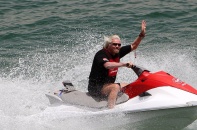 Tỷ phú Richard Branson không thể cứu Virgin: Siêu giàu nhưng ít tiền mặt