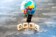 OPEC: Sản lượng khai thác dầu thô xuống đáy 30 năm 