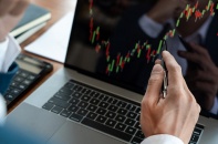 Thị trường chứng khoán: VN-Index đang trong vùng quá mua