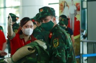 Vietjet tiếp tục vận chuyển y bác sĩ tăng cường cho các địa phương chống dịch
