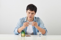 Những tác hại của việc uống thuốc tây dài ngày đối với gan