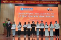 Quỹ Học bổng VAS trao tặng 170 máy tính cho sinh viên