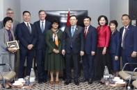 Chủ tịch Quốc hội Vương Đình Huệ gặp mặt các lãnh đạo của Prudential