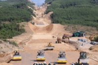 Thủ tướng chỉ đạo đẩy nhanh tiến độ các dự án đường bộ cao tốc quan trọng quốc gia