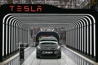 Tesla tiếp tục "tung chiêu" giảm giá