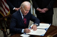 Mỹ: Tổng thống Joe Biden ký gói ngân sách 1.200 tỷ USD, ngăn tình huống chính phủ phải đóng cửa