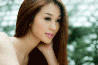 Khánh My sexy dạo biển