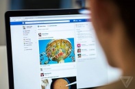 Người dùng sắp đọc báo trực tiếp  trên Facebook 