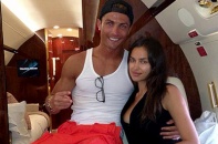 Siêu mẫu Irina tố C. Ronaldo lăng nhăng với nhiều chân dài