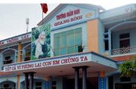 Hiệu trưởng thu tiền các cô giáo thuê thầy cúng ma