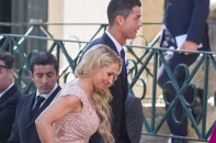 Ronaldo mua cả hòn đảo làm quà cưới "siêu cò" Mendes