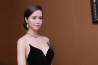 Vũ Ngọc Anh diện đầm hở bạo khoe đường cong quyến rũ