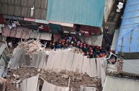 Cận cảnh hiện trường sập nhà cổ ở trung tâm Hà Nội