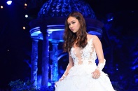 Người mẫu Emily 13 tuổi gây chú ý tại show Chung Thanh Phong