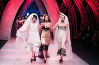 Li Lam đem đám cưới đồng tính nữ lên sàn catwalk