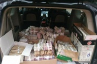 Mang cả xe ôtô tiền lẻ đi mua nhà