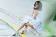 Ca sĩ Văn Mai Hương gợi cảm trên phố