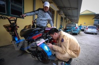 Hà Nội: Ngày đầu đăng ký xe máy điện có 43 xe được gắn biển