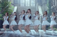 Nhóm nhạc Oh My Girl bị giữ ở sân bay Mỹ vì nhầm là "gái gọi"