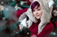 Vân Quỳnh Idol ngồi xe lăn sau vì bị cướp kéo lê trên đường