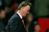 Fan của MU kêu gọi sa thải Van Gaal, ủng hộ Mourinho