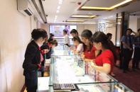 Vàng miếng SJC loại một chữ được tiếp tục mua lại đến tháng Sáu