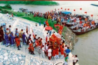 Lễ hội tổ chức vào mùa xuân: Hội làng Bát Tràng