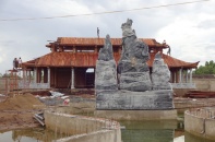 Nghệ sĩ Hoài Linh xin được giữ công trình đền thờ tổ